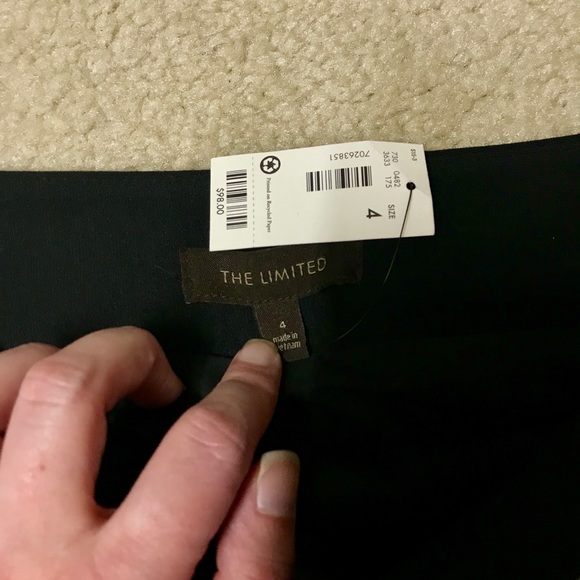 NWT, size 4 Limited sequin skirt - Picture 2 of 2